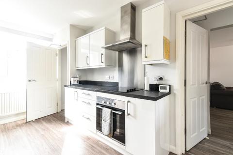 6 bedroom semi-detached house to rent, Savery Close, Norwich, NR5
