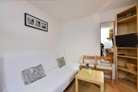 Studio to rent, Fairholme Road, West Kensington, London, W14