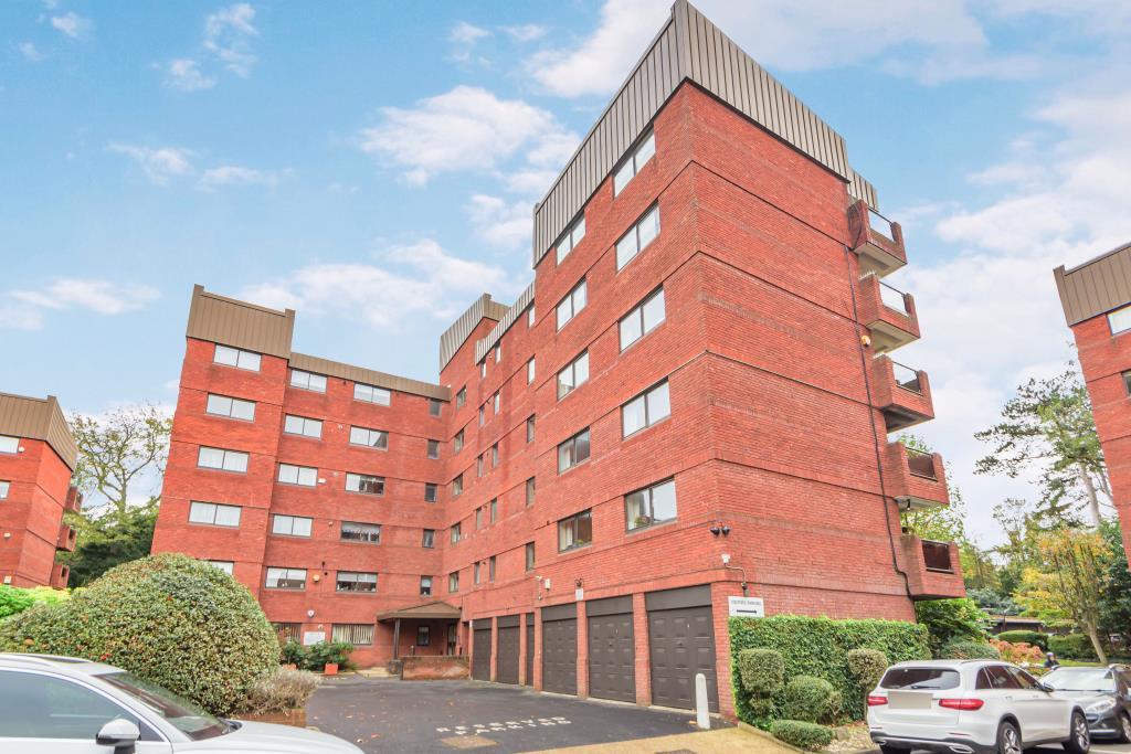 Spencer Close, Finchley, N3 2 bed flat for sale £695,000