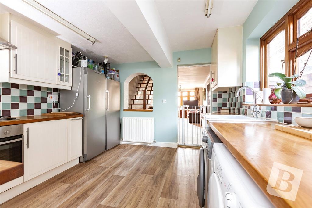 Street, Romford, RM1 3 bed semidetached house £375,000