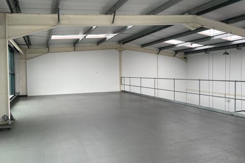 Warehouse to rent, Chertsey Industrial Park, Ford Road, Chertsey, KT16 8HG