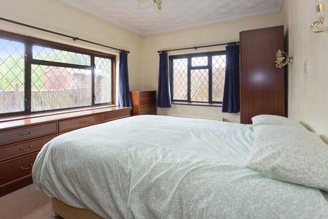 2 bedroom bungalow to rent, Abbots Court Road, Hoo