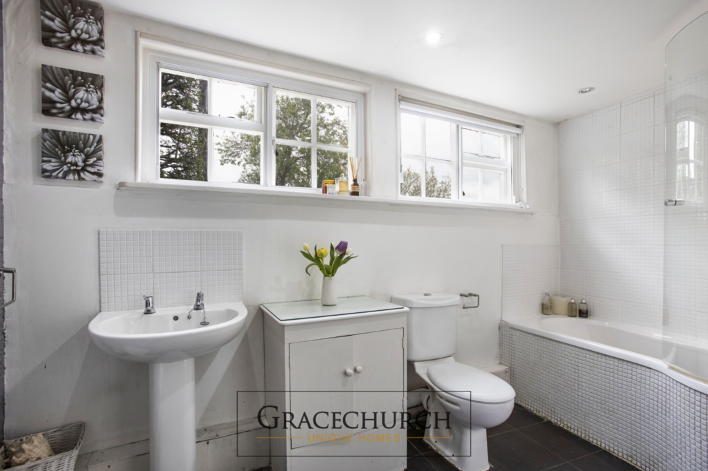 Old Park Ride - Second Bathroom