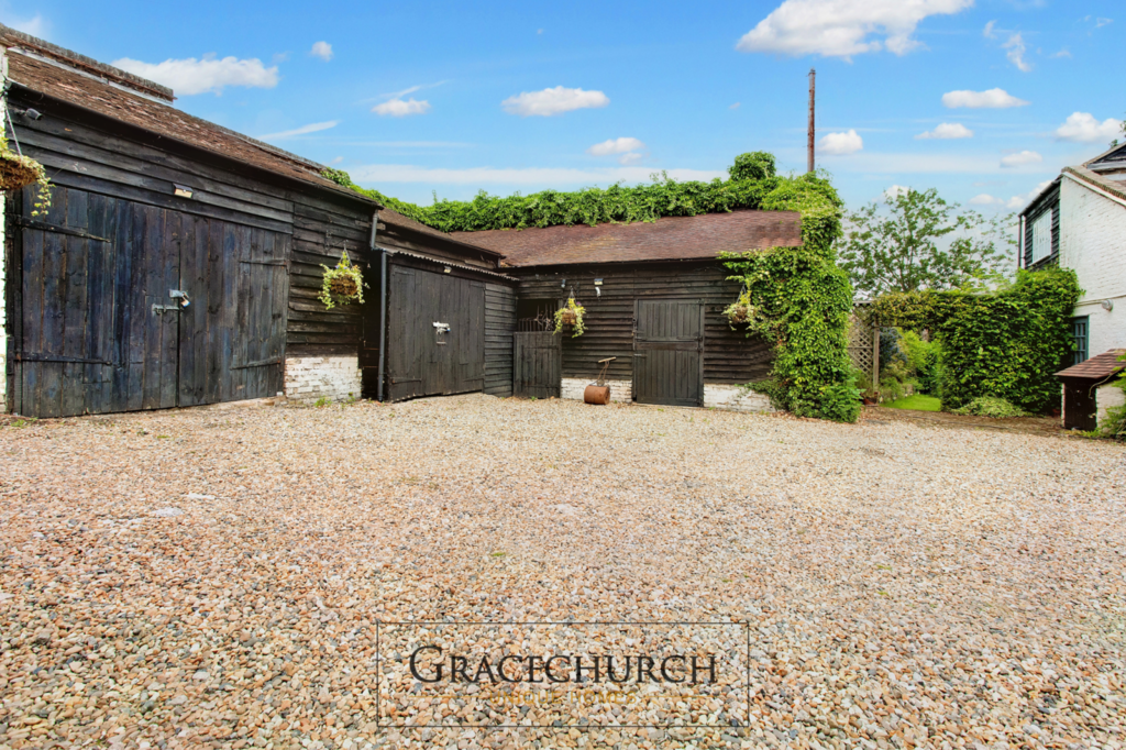 Old Park Ride - Detached Garage and Stables
