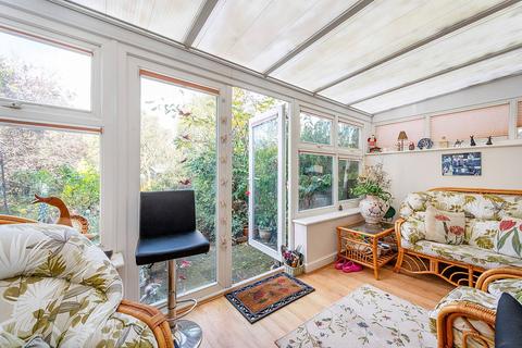 10 Vallis Way, London, W13 0DD