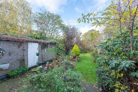 10 Vallis Way, London, W13 0DD