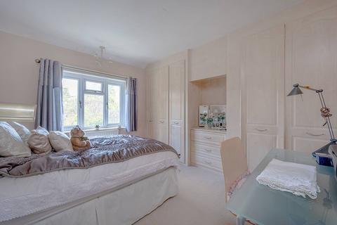 10 Vallis Way, London, W13 0DD