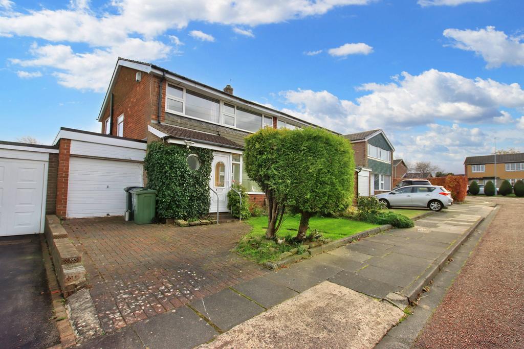 Blaxton Place, Whickham NE16 3 bed semidetached house for sale £250,000