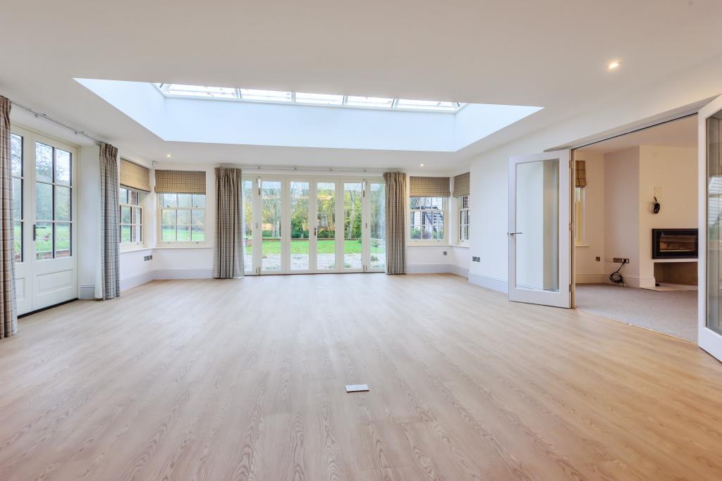 North End, Newbury, RG20 5 bed detached house £9,000 pcm (£2,077 pw)