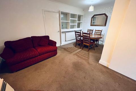 2 bedroom apartment to rent, Beaufort Road, Sale M33
