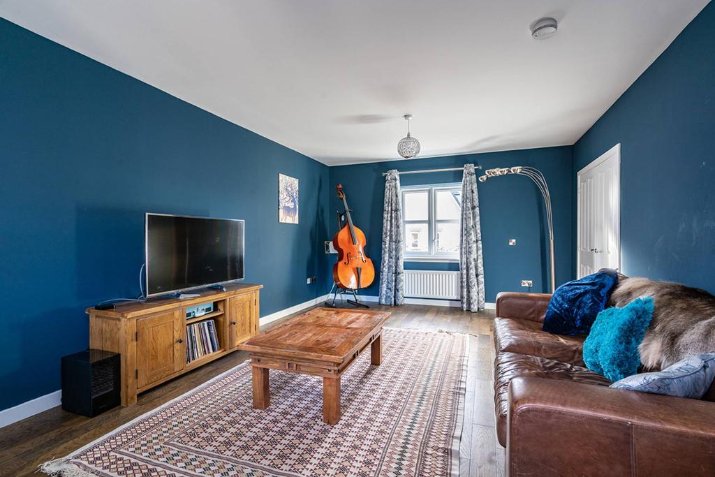 9 Burn Grange Park, Newtongrange, Dalkeith, EH22 4FR 5 bed detached