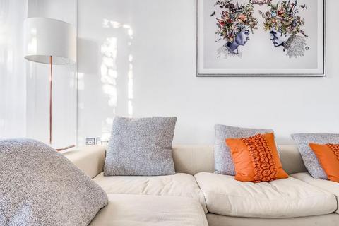 Flat 16, 16 Carlton Drive, London, SW15 2BD