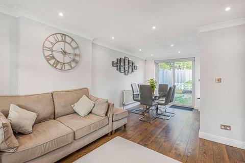 55 Clive Close, Potters Bar, EN6 2AD