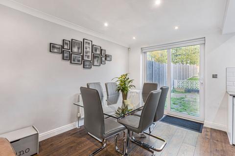 55 Clive Close, Potters Bar, EN6 2AD
