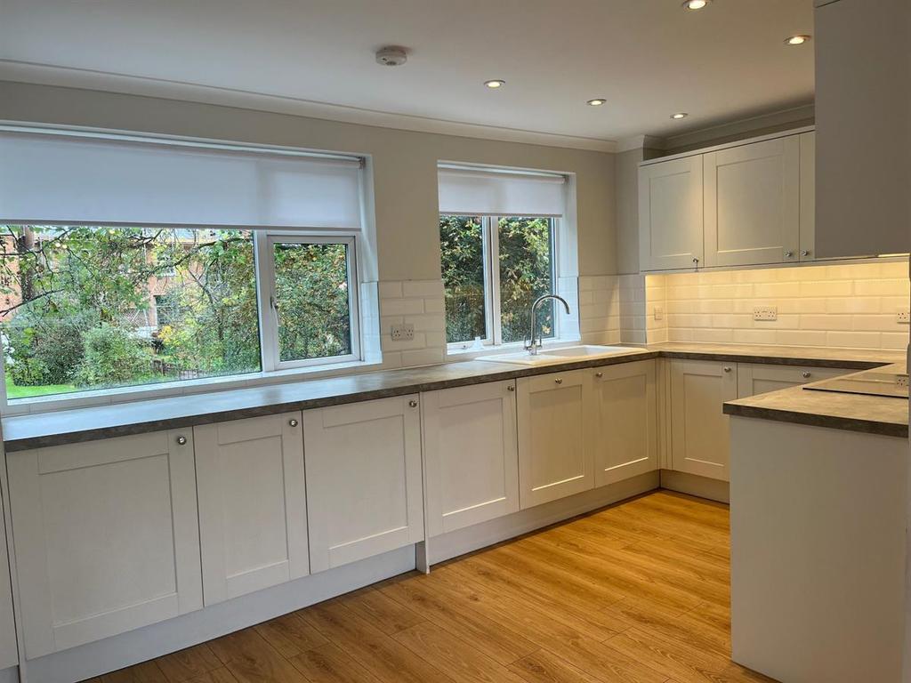 Elmcroft Close, Eaton Rise, Ealing 4 bed terraced house £3,000 pcm (£