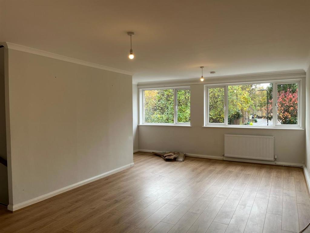 Elmcroft Close, Eaton Rise, Ealing 4 bed terraced house £3,000 pcm (£