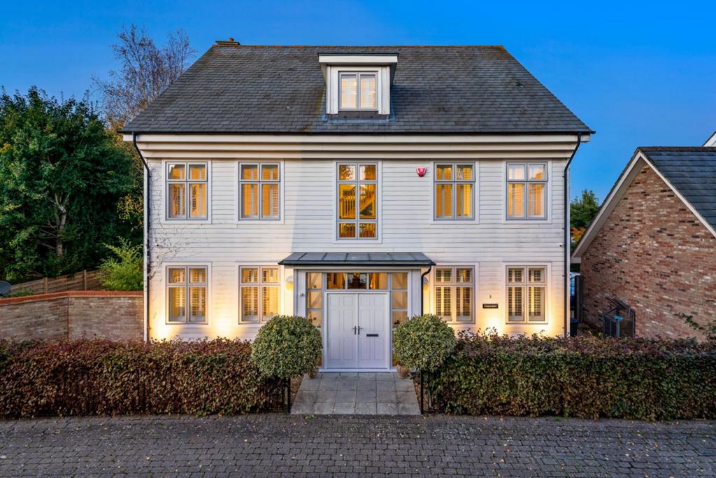 Rougemont, Kings Hill, ME19 5 bed detached house for sale £1,350,000