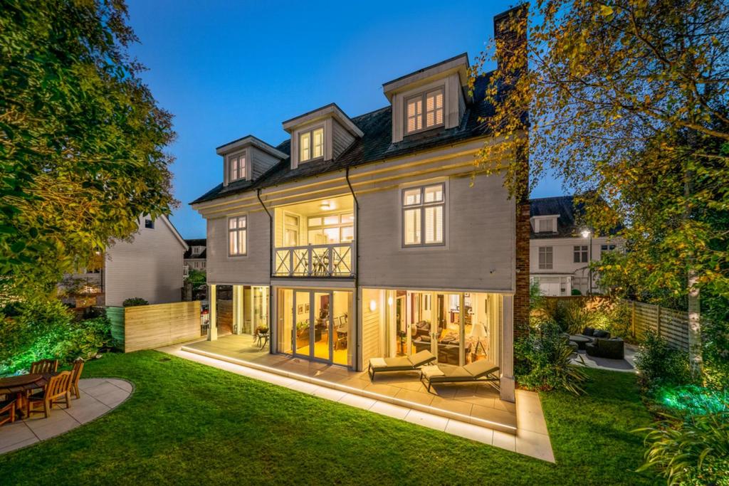 Rougemont, Kings Hill, ME19 5 bed detached house £1,350,000