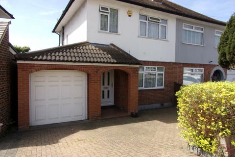 3 bedroom semi-detached house for sale - Lynwood Drive, Collier Row