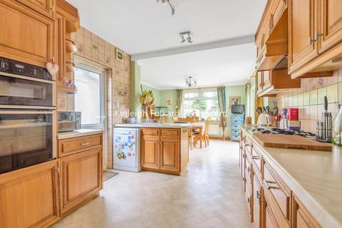 28 Heathway, Croydon, CR0 8PY