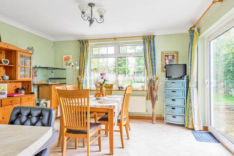 28 Heathway, Croydon, CR0 8PY