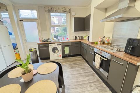 4 bedroom house to rent, Stanmore Road, Leeds