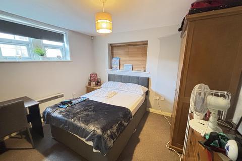 2 bedroom house to rent, Cardigan Road, Leeds