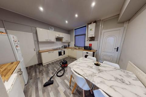 4 bedroom house to rent, High Cliffe, Leeds