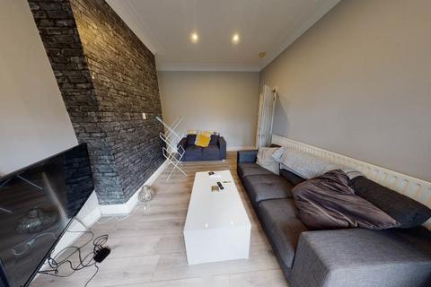 4 bedroom house to rent, High Cliffe, Leeds