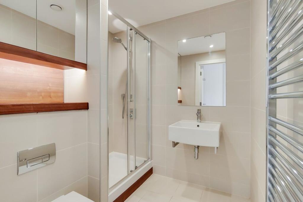 5 Main Ensuite-0