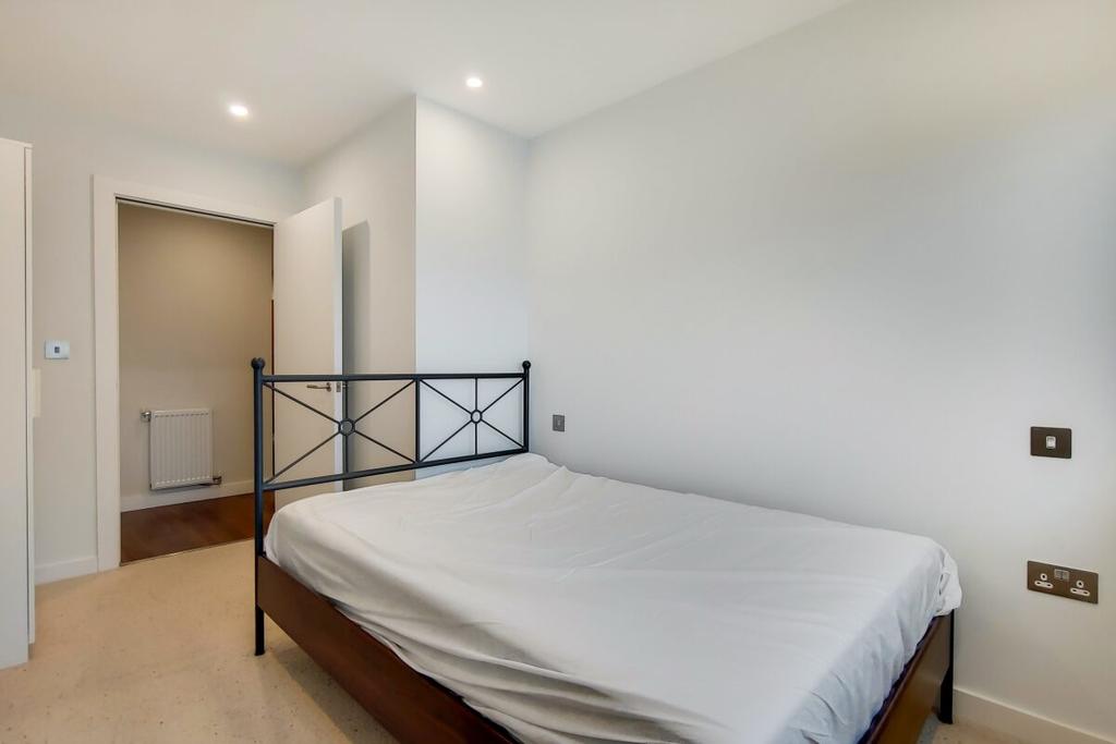 6 Bedroom 2-0