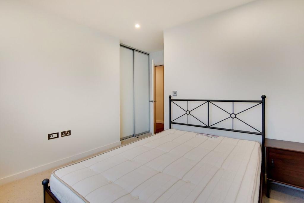 4 Main Bedroom-1