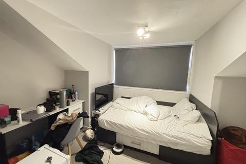 6 bedroom house to rent, Granby Grove, Leeds