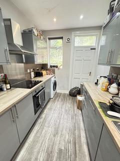 4 bedroom house to rent, Ash Road, Leeds