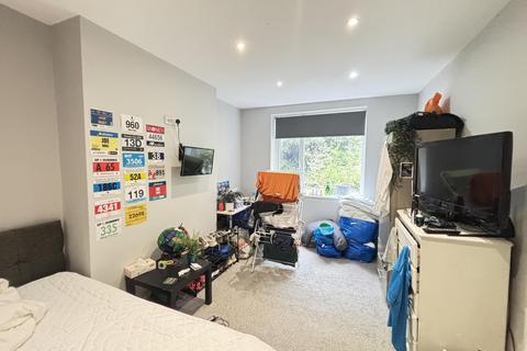 4 bedroom house to rent, Ash Road, Leeds