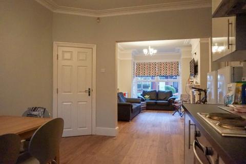 5 bedroom house to rent, Headingley Avenue, Leeds