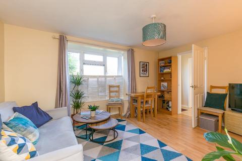 2 bedroom ground floor flat for sale - Tillingbourne Road, Shalford, Guildford
