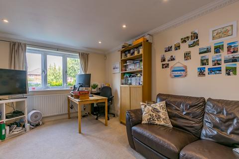 2 bedroom apartment for sale - New Road, Chilworth, Guildford