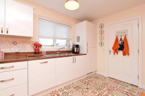5 Birch Grove, Cowdenbeath, KY4 9EH