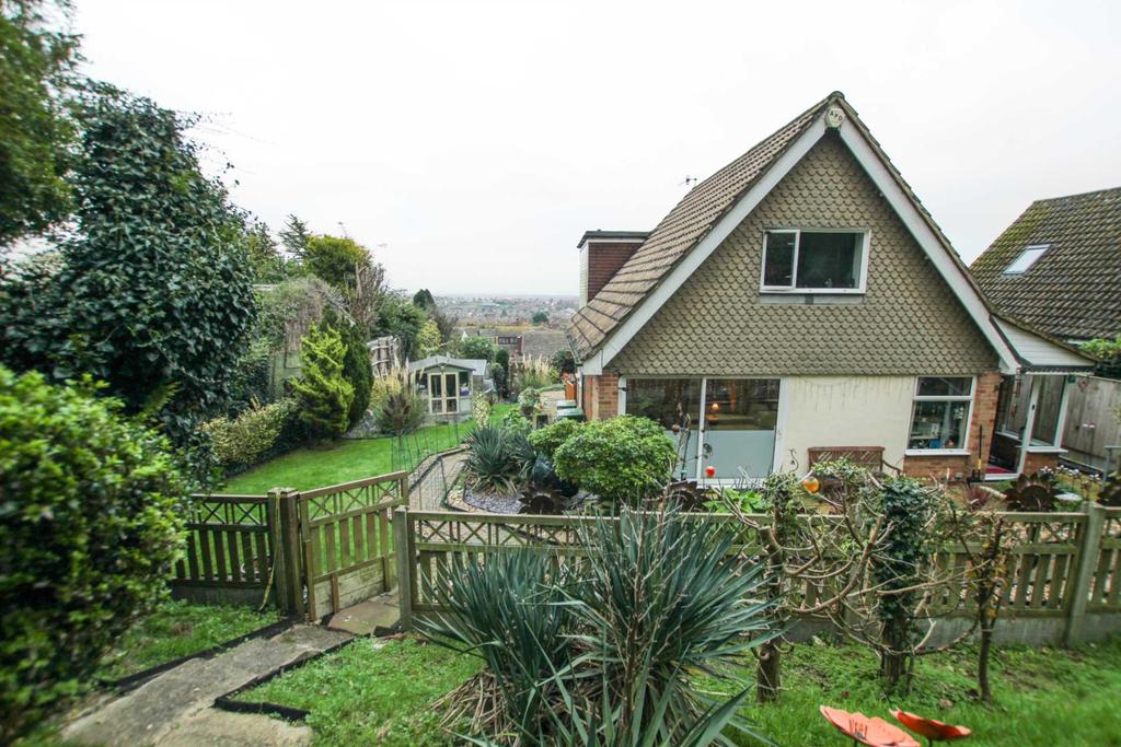 Den Hill, Eastbourne, BN20 8SZ 3 bed detached house £450,000