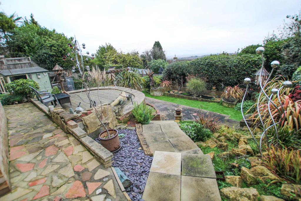 Den Hill, Eastbourne, BN20 8SZ 3 bed detached house £450,000