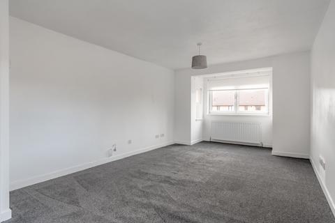 3 bedroom flat to rent, Burnbrae Street, Faifley, Clydebank, G81 5BY