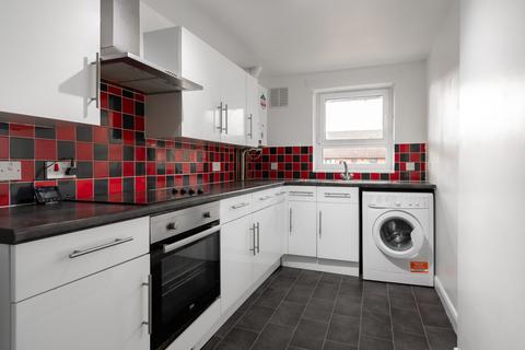 3 bedroom flat to rent, Burnbrae Street, Faifley, Clydebank, G81 5BY