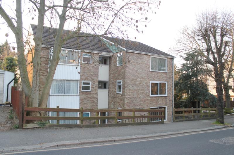 Mayfield Road, South Croydon, CR2 1 bed apartment £1,250 pcm (£288 pw)