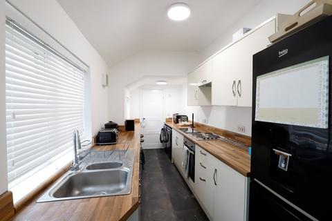 4 bedroom terraced house to rent - Abbey Street, Newcastle-under-Lyme, ST5