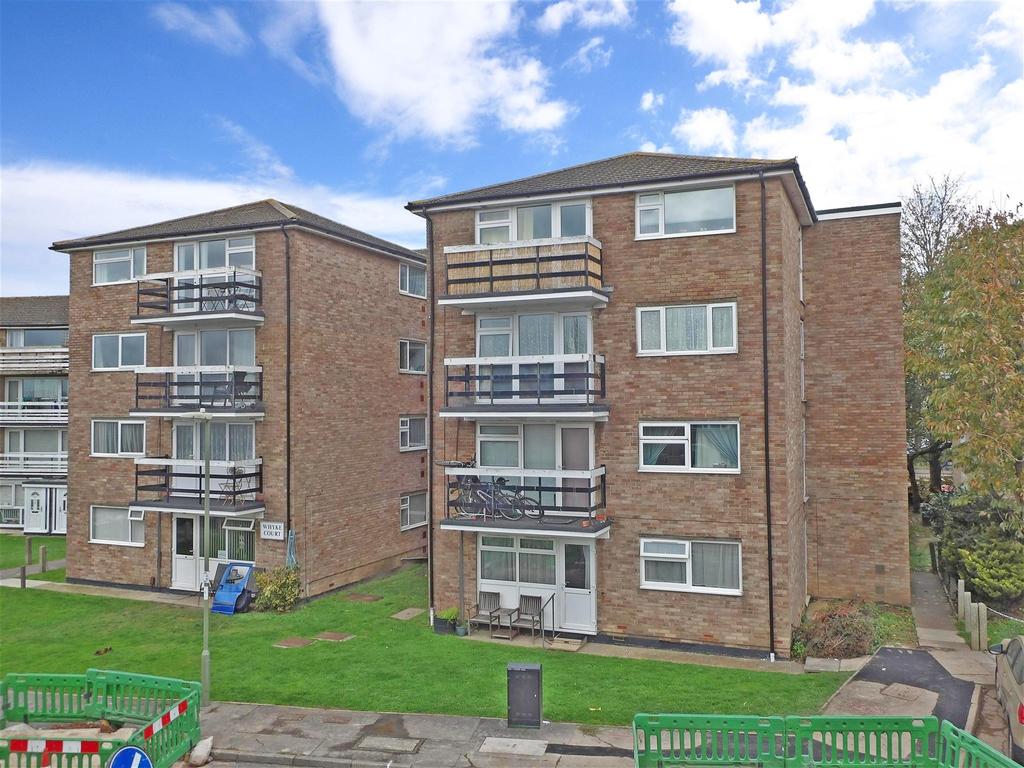 Chidham Close, Havant, Hampshire 2 bed flat for sale £175,000