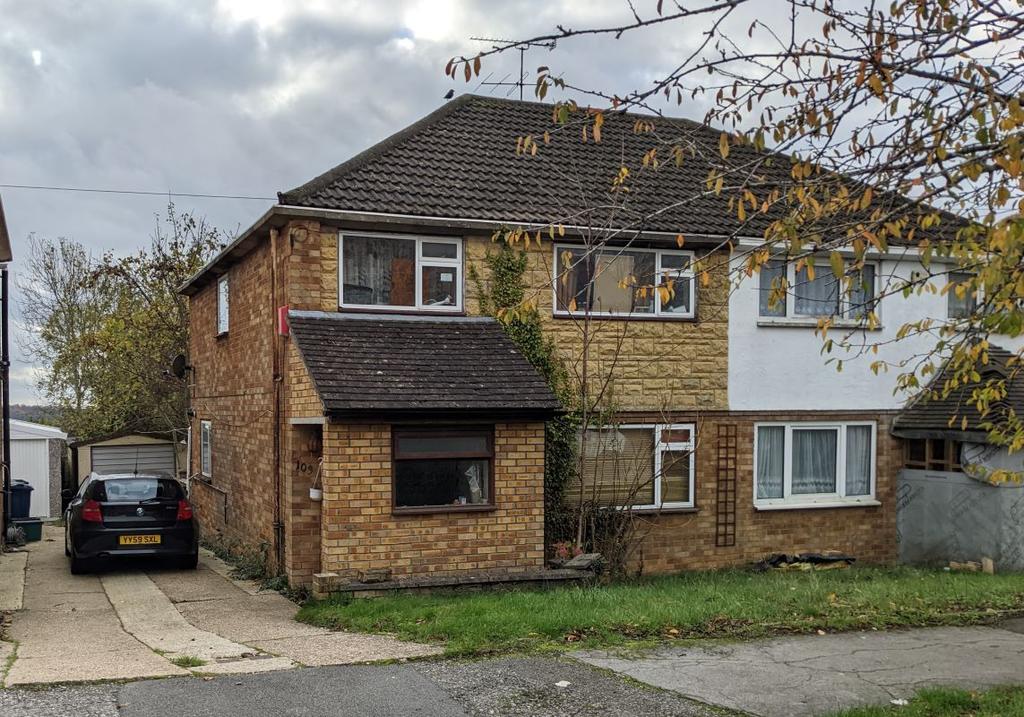 103 Walton Drive, High 3 bed semidetached house £275,000