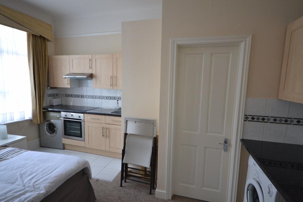 Olive Road, London, NW2 Studio £897 pcm (£207 pw)