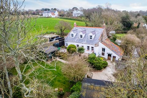 4 bedroom detached house for sale, Rue des Falles, St Pierre du Bois, Guernsey, GY7