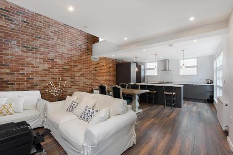 3 bedroom apartment to rent - Elm Grove, London, SW19
